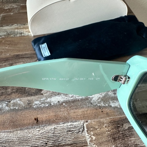 Prada sunglasses - Picture 4 of 5